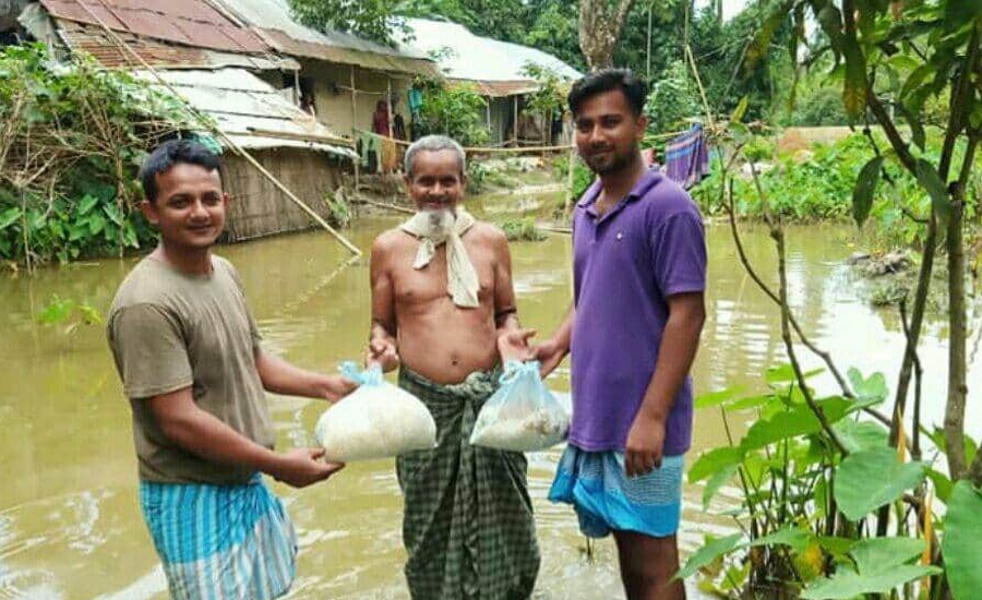 শুকনো খাবার বিতরণ করলো দিরাই-শাল্লার জনস্বার্থ গ্রুপ