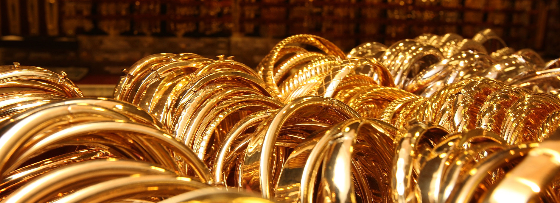 The record-breaking price of gold will be around 73,000 taka per fill