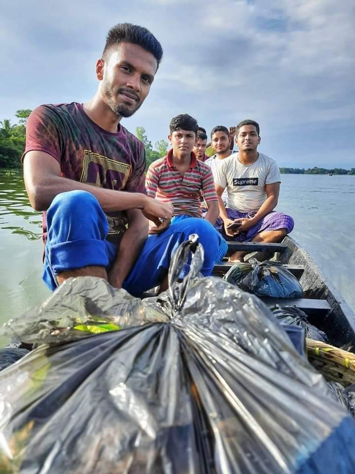 দক্ষিণ সুনামগঞ্জে বন্যার্তদের আল-ইহসান’র শুকনো খাবার বিতরন