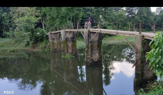 অবহেলিত  নশিওরপুর খন্দকার বাজার ব্রিজ