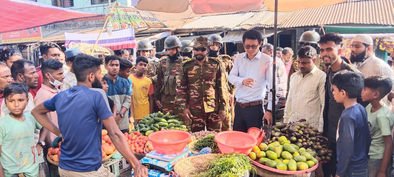 দোয়ারাবাজারে রমজান মাসে দ্রব্যমূল্য নিয়ন্ত্রণে যৌথবাহিনীর অভিযান